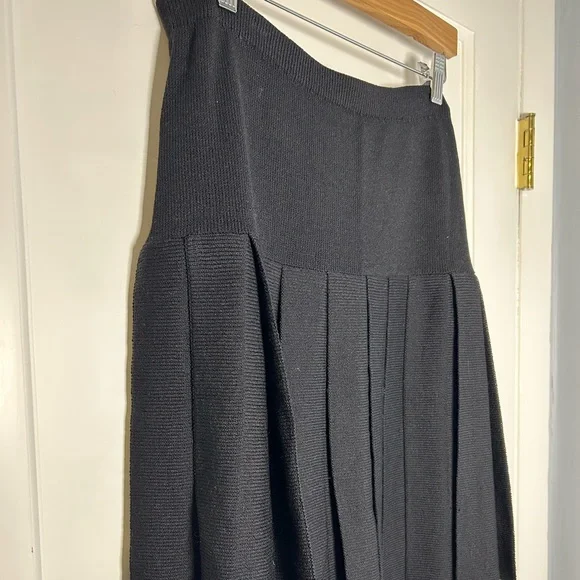 St. John Black Pleated Knit Midi Skirt - Picture 2 of 7